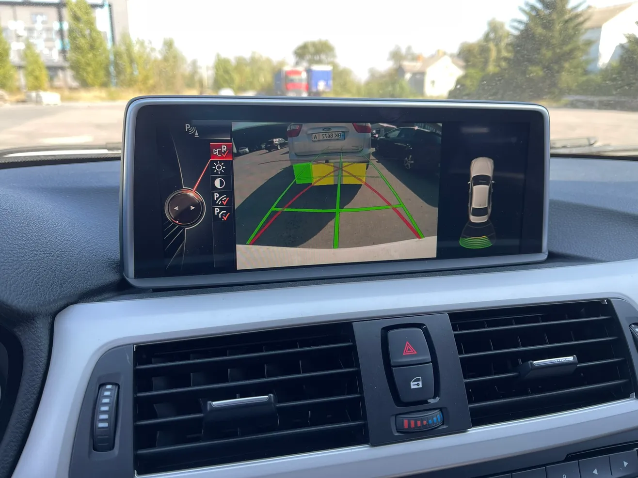 Камера заднього виду та 360 BMW у BIMFIX