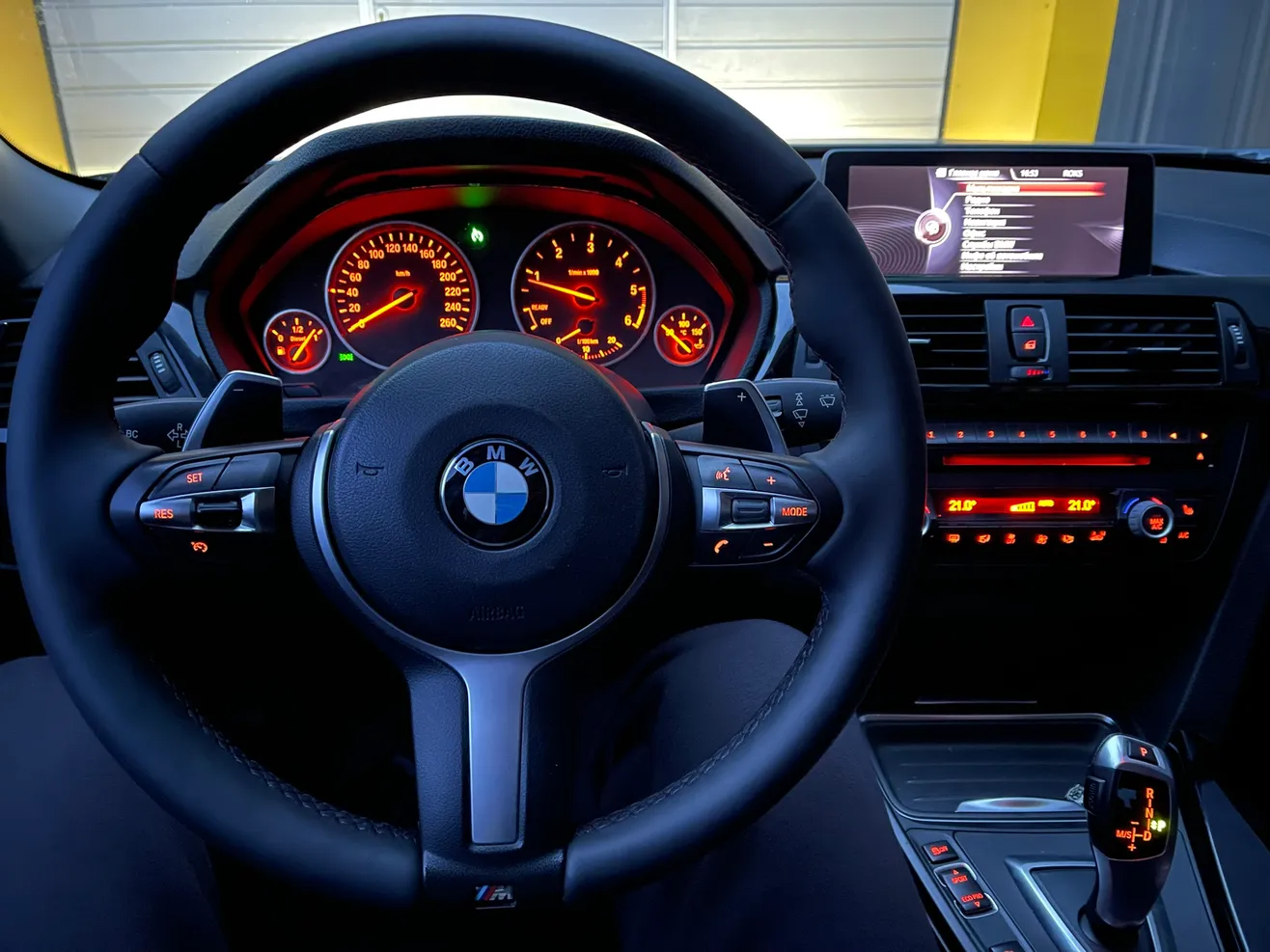 M-руль с лепестками BMW в BIMFIX